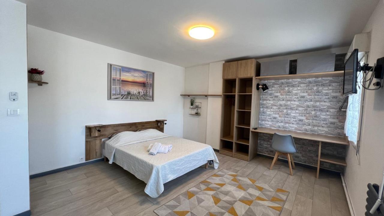 Dauphine Apartment *