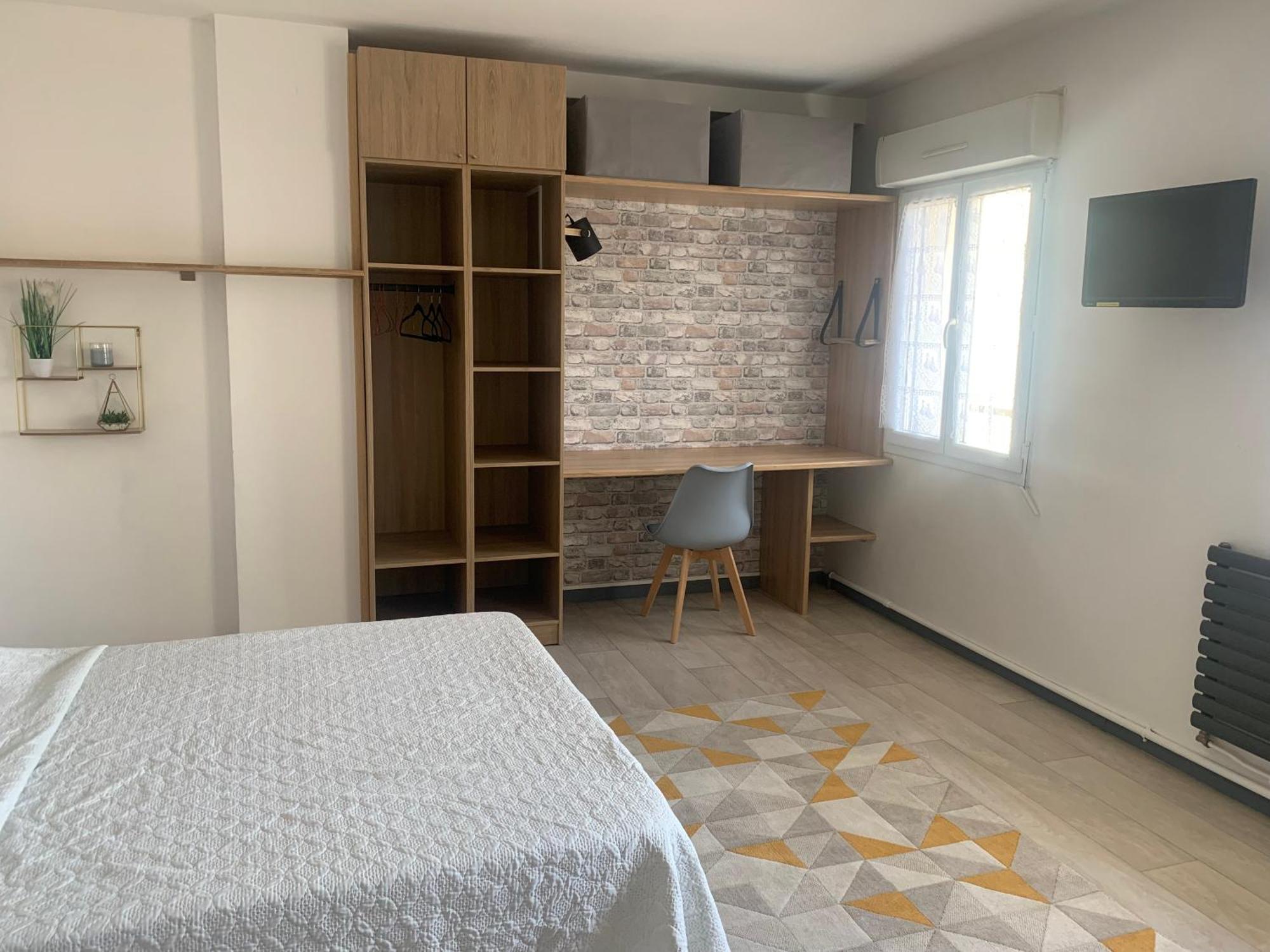 Dauphine Apartment *